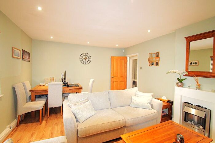 1 Bedroom Flat For Sale In Gleneagles Close, Watford, WD19