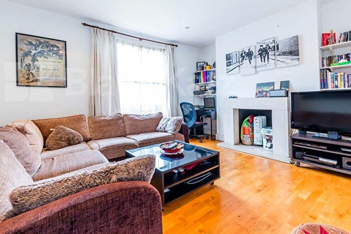 1 Bedroom Flat To Rent In Parkway, Camden, NW1