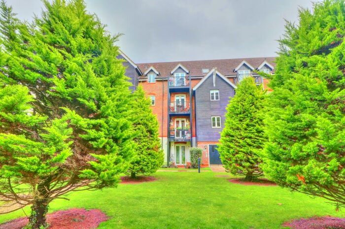 2 Bedroom Apartment To Rent In Fryers Lane, High Wycombe, Buckinghamshire, HP12
