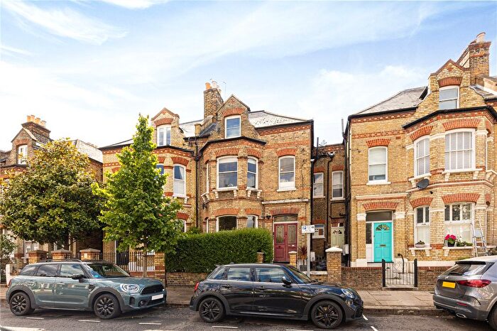 2 Bedroom Flat For Sale In Cromford Road, London, SW18