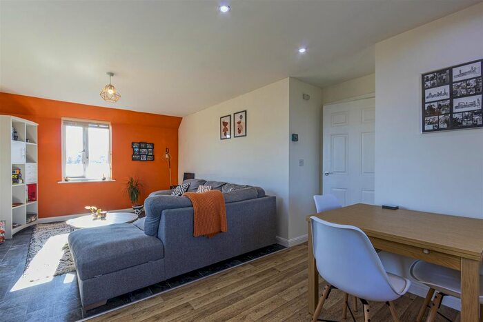 2 Bedroom Flat To Rent In Ffordd James Mcghan, Cardiff, CF11