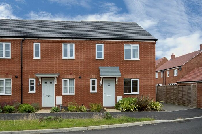 3 Bedroom Semi-Detached House To Rent In Linnet Road, Bodicote, Banbury, OX15