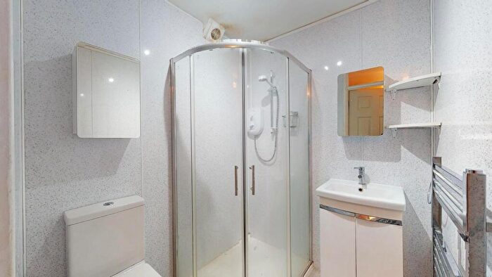 2 Bedroom Apartment For Sale In St. Peters Way, Menston, LS29