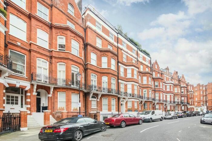 3 Bedroom Flat To Rent In Egerton Gardens, London, SW3