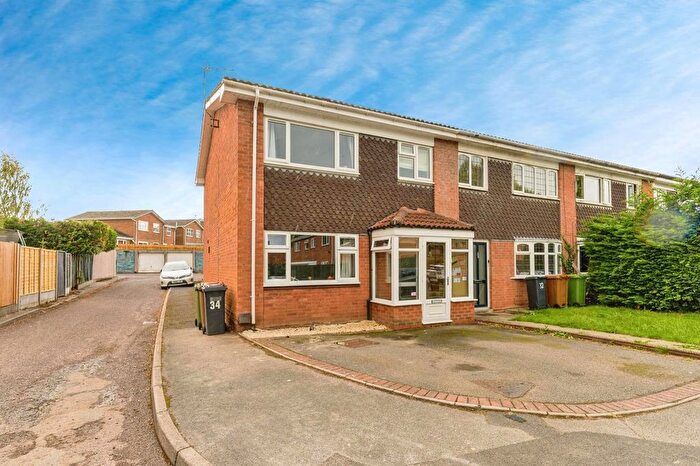 3 Bedroom End Of Terrace House For Sale In Whitnash Close, Balsall Common, CV7