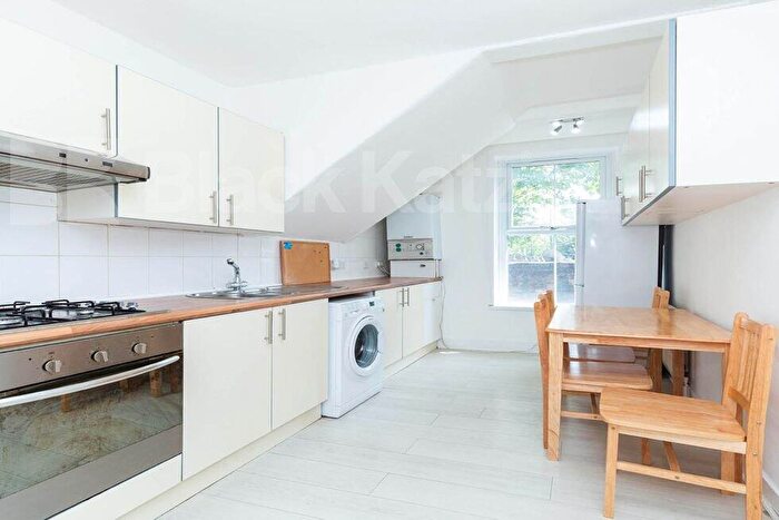 3 Bedroom Flat To Rent In Camden Road, Caledonian Road, N7