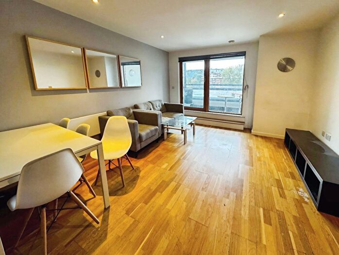 2 Bedroom Flat To Rent In Gateway East, Marsh Lane, Leeds, LS9