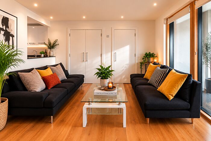 3 Bedroom Flat To Rent In Cotherstone Court, London, London, E2