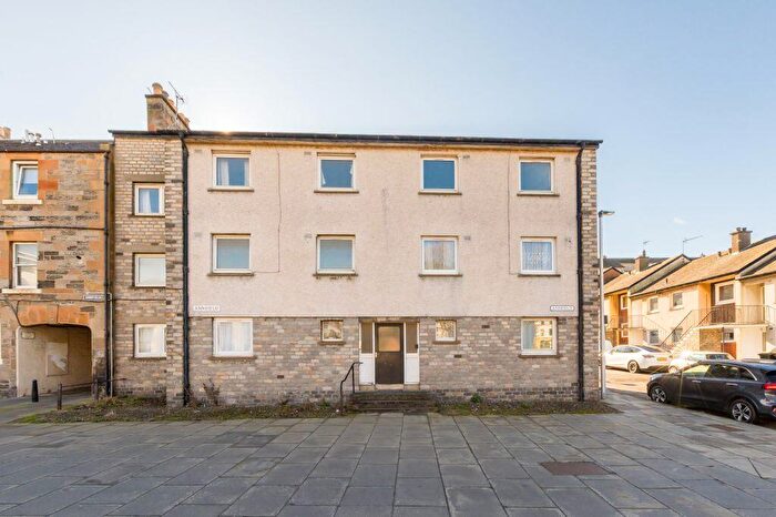 2 Bedroom Flat For Sale In / Annfield, Newhaven, EH6