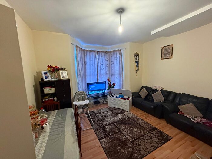 1 Bedroom Terraced House To Rent In Sunnyside Road, Ilford, Essex, IG1