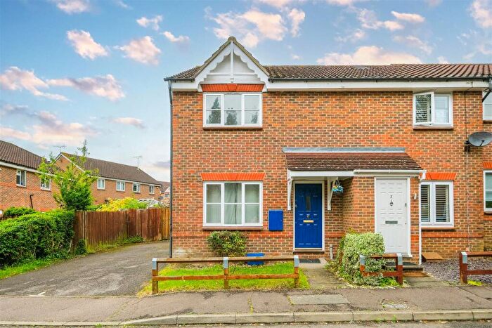3 Bedroom End Of Terrace House To Rent In Bryony Close, Loughton, IG10