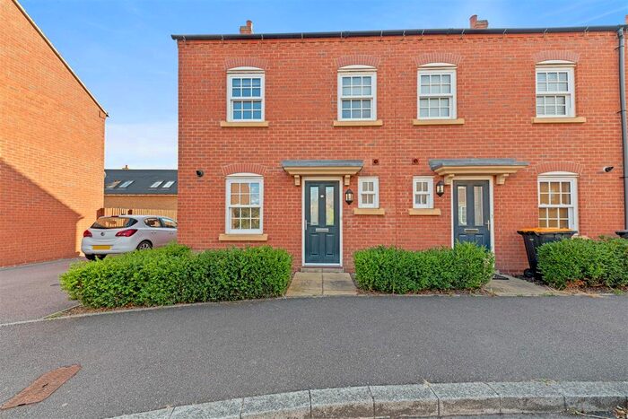 3 Bedroom Semi-Detached House To Rent In Stedeham Road, Great Denham, Bedford, MK40