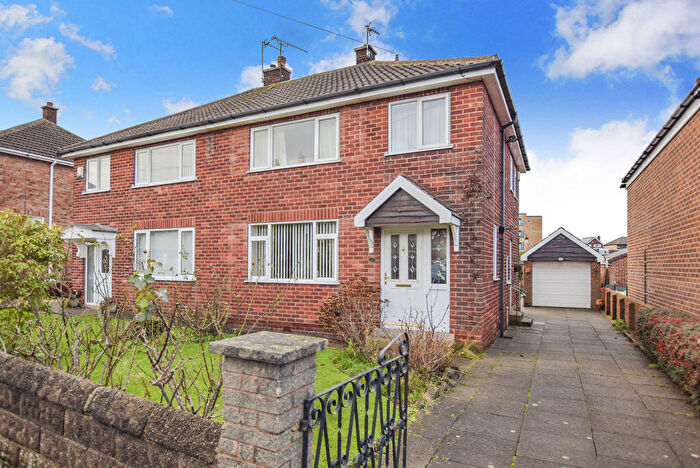3 Bedroom Semi Detached House For Sale In Dovedale Road, Herringthorpe, S65