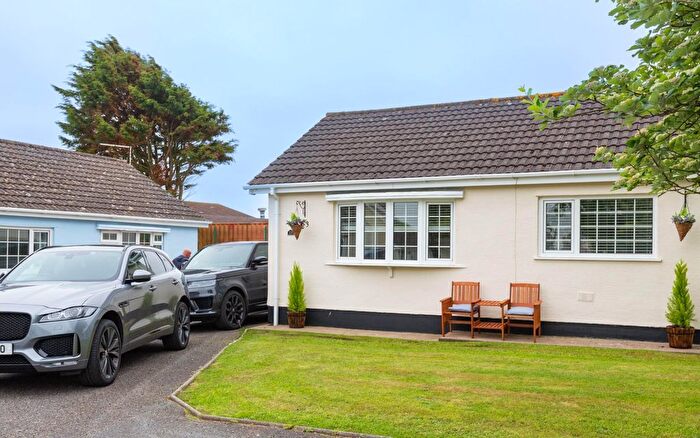 2 Bedroom Chalet For Sale In Monksland Road, Reynoldston, Swansea, SA3