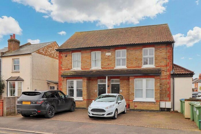 2 Bedroom Flat To Rent In Beauchamp Road, West Molesey, Surrey, KT8