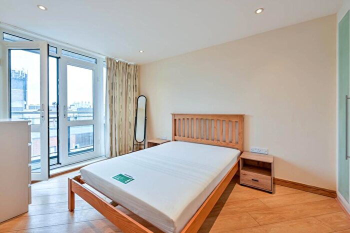 2 Bedroom Flat To Rent In Martyr Road, Guildford, GU1