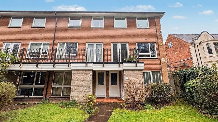 2 Bedroom Flat For Sale In St. Agnes Road, Moseley, B13