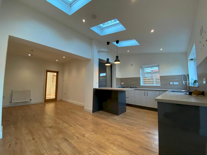 3 Bedroom Semi-Detached House To Rent In Priory Crescent, Scunthorpe DN17