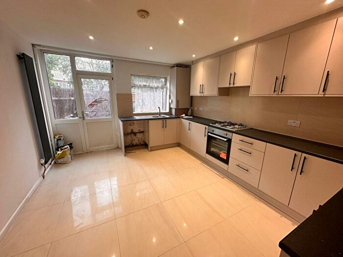 3 Bedroom Semi-Detached House To Rent In Passfield Path, Thamesmead, SE28