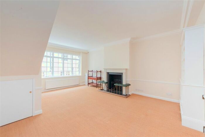 2 Bedroom Mews House To Rent In St. Georges Square Mews, London, SW1V
