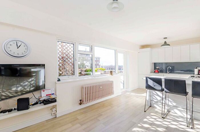 2 Bedroom Flat To Rent In Finchley Road, Swiss Cottage, London, NW3