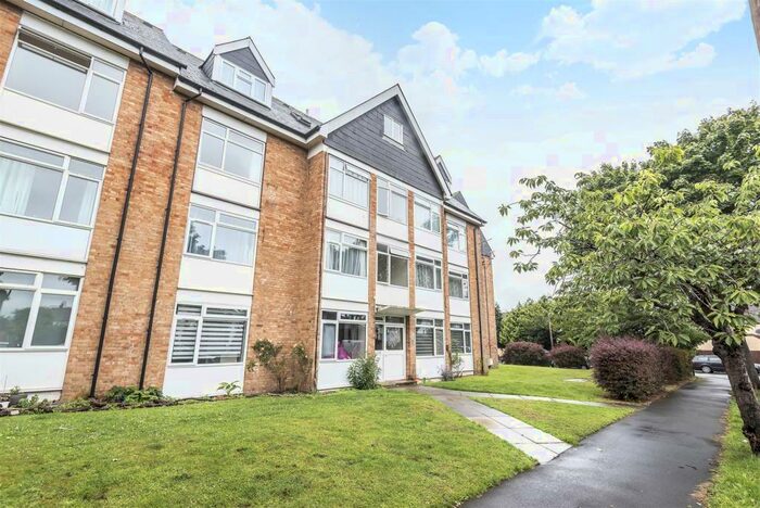 2 Bedroom Flat To Rent In Lavender Avenue, Worcester Park, KT4