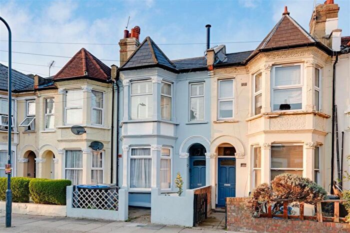 1 Bedroom Flat To Rent In Chapter Road, Willesden Green, NW2