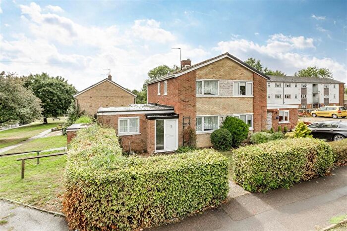 3 Bedroom Semi-Detached House To Rent In Shelley Road, Wellingborough, NN8