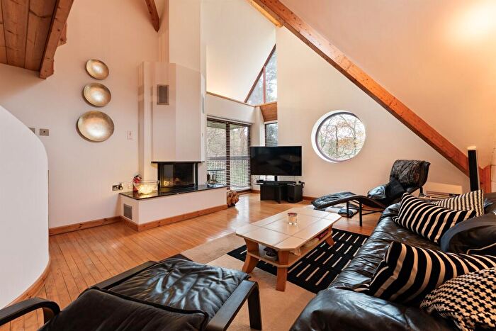 4 Bedroom Detached House For Sale In Broadstone, BH18 - Photo 3