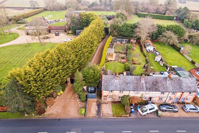 3 Bedroom End Of Terrace House For Sale In Main Road, Naphill, High Wycombe, HP14