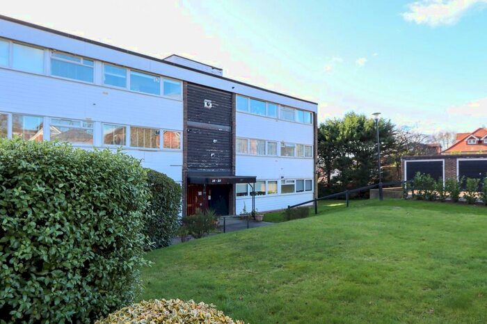 2 Bedroom Flat To Rent In St. Winifreds Close, Chigwell, IG7