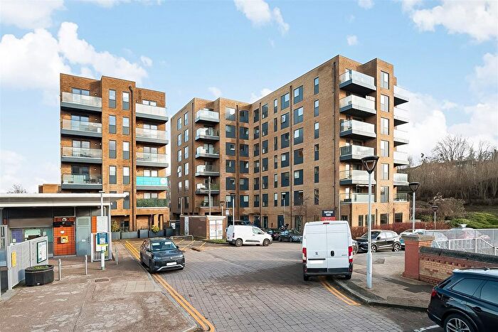 2 Bedroom Flat For Sale In Smitham Court, Leaden Hill, Coulsdon, CR5