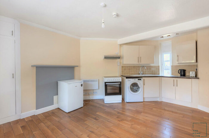 1 Bedroom Ground Flat To Rent In Portsmouth Road, Guildford, GU2
