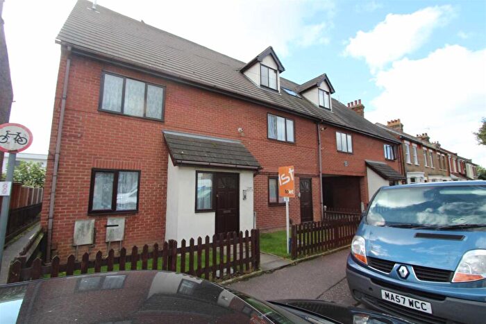 2 Bedroom Flat To Rent In Stowe Villas, Stromness Place, Southend On Sea, SS2