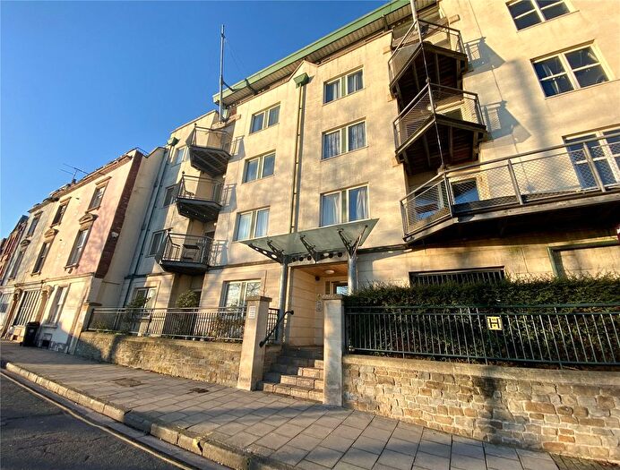 2 Bedroom Flat To Rent In Capital Edge, Hotwell Road, Bristol, Somerset, BS8