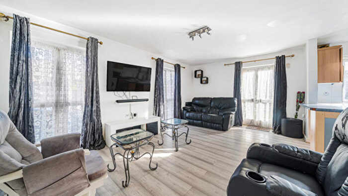 2 Bedroom Flat For Sale In Roman Road, East Ham, E6