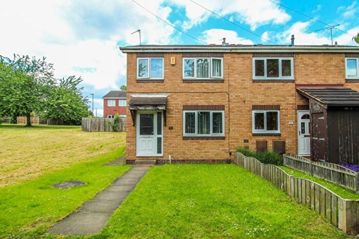 3 Bedroom Terraced House For Sale In Barnstone Vale, Wakefield, WF1
