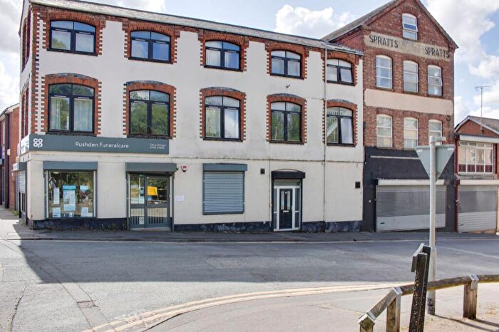 2 Bedroom Property To Rent In Station Road, Rushden, NN10