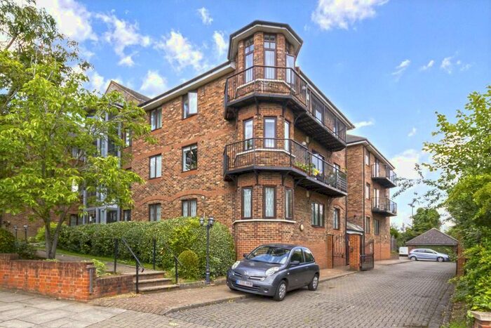 2 Bedroom Flat To Rent In Park View Road, London, W5