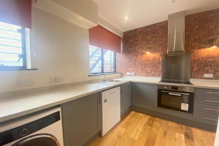 3 Bedroom Flat To Rent In Fargate, Sheffield, South Yorkshire, S1