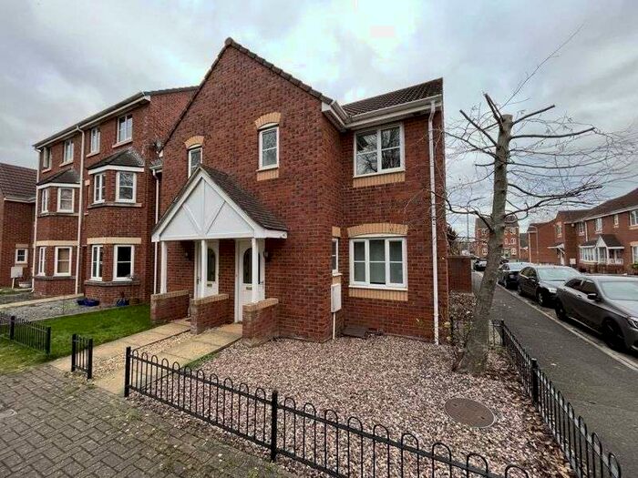 3 Bedroom Property To Rent In Severn Drive, Taunton, TA1