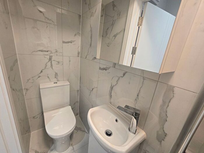 Studio To Rent In Brentmead Place, North Circular Road, Brent Cross, London, NW11