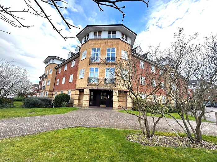 1 Bedroom Apartment To Rent In Dexter Close, St. Albans, Hertfordshire, AL1