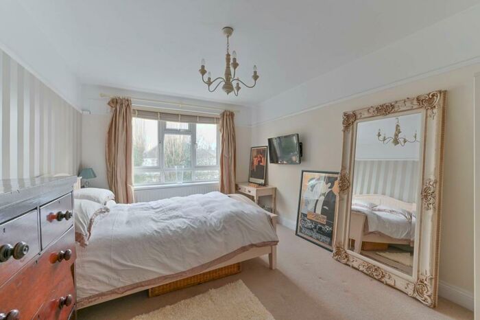 3 Bedroom Flat To Rent In Tylney Road, Bromley, BR1