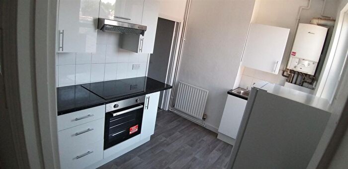 2 Bedroom Flat To Rent In High Street, Chatham, ME4