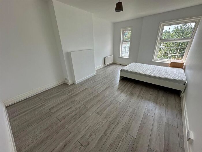 2 Bedroom Flat To Rent In Greyhound Hill, London, NW4