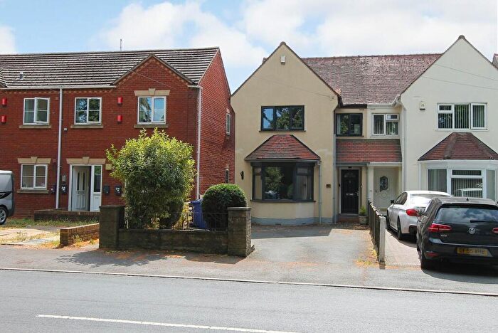3 Bedroom Semi Detached House For Sale In Cemetery Road, Stourbridge, DY9