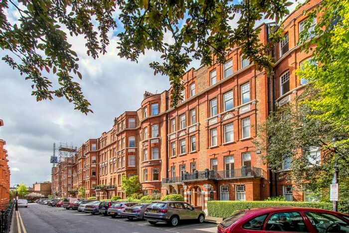 4 Bedroom Flat To Rent In Wynnstay Gardens, High Street Kensington, London W8