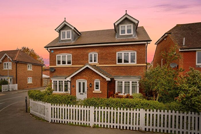 5 Bedroom Detached House For Sale In Ramsden Way, Marden, Tonbridge, TN12