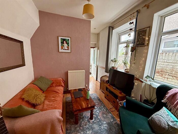 2 Bedroom Flat To Rent In -Bed, Lisvane Street, CF24